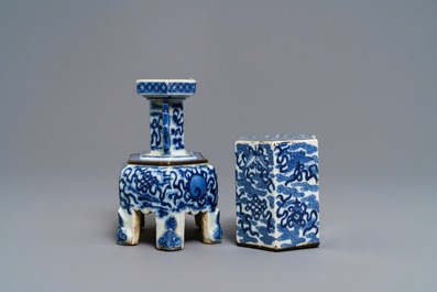 Een Chinese blauwwitte 'Bleu de Hue' altaarstand voor de Vietnamese markt, 19e eeuw