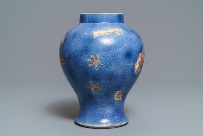 Een Chinese poederblauwe en koperrode 'draken' vaas, Kangxi merk, 19e eeuw