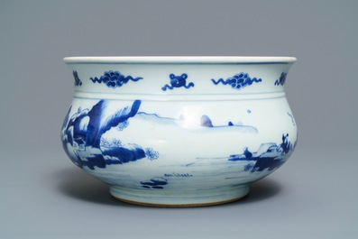 Un br&ucirc;le-parfum en porcelaine de Chine bleu et blanc &agrave; d&eacute;cor de figures dans un paysage, Kangxi