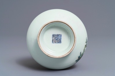 A Chinese famille rose pear-shaped flask, Qianlong mark, 19th C.