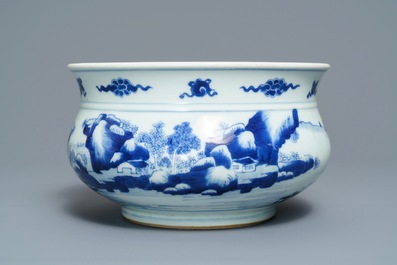 Un br&ucirc;le-parfum en porcelaine de Chine bleu et blanc &agrave; d&eacute;cor de figures dans un paysage, Kangxi