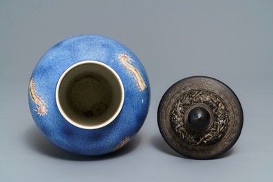 Een Chinese poederblauwe en koperrode 'draken' vaas, Kangxi merk, 19e eeuw