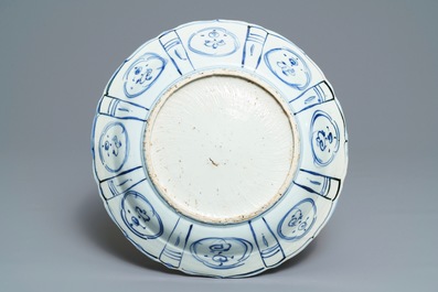 A Chinese blue and white kraak porcelain 'dragon' dish, Wanli