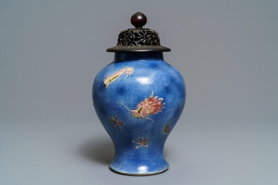 Een Chinese poederblauwe en koperrode 'draken' vaas, Kangxi merk, 19e eeuw