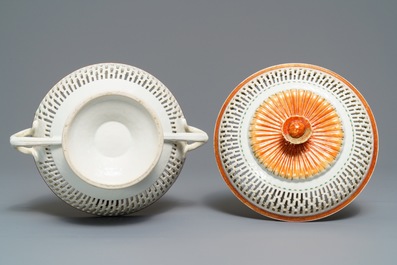 Un bol &agrave; ch&acirc;taignes et son couvercle en porcelaine de Chine d&rsquo;exportation, Qianlong