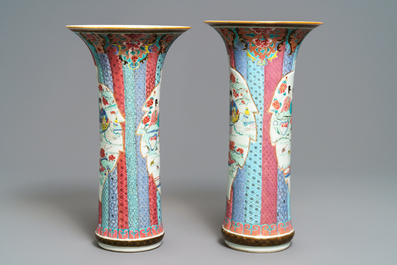 Une paire de vases en porcelaine de Chine famille rose aux dames dans un jardin Yongzheng