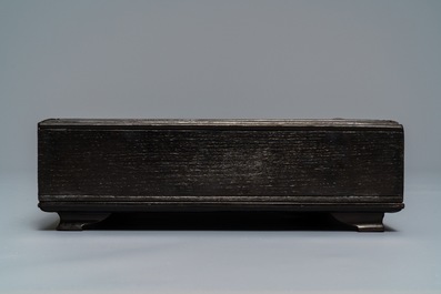 Une bo&icirc;te couverte en bois incrust&eacute; de pierre &agrave; savon, Chine, 19/20&egrave;me