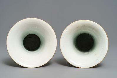 Une paire de vases en porcelaine de Chine famille rose aux dames dans un jardin Yongzheng