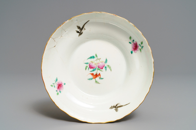 Trois pi&egrave;ces en porcelaine de Chine famille rose, 19&egrave;me