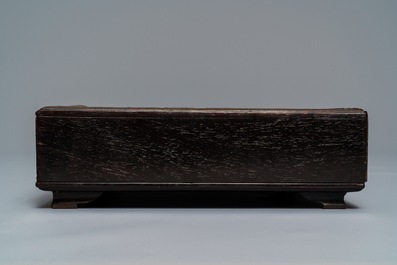 Une bo&icirc;te couverte en bois incrust&eacute; de pierre &agrave; savon, Chine, 19/20&egrave;me