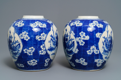 Een paar Chinese blauwwitte gemberpotten, Kangxi merk, 19e eeuw