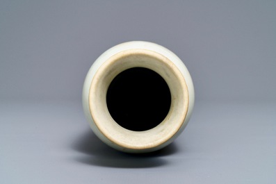 A Chinese blue and white sleeve vase with flowervases, Hatcher cargo, Transitional period