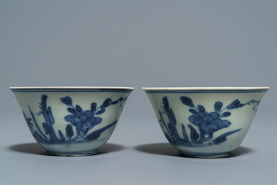 Two Chinese blue and white Hatcher Cargo bowls, two wine cups and two boxes, Transitional period