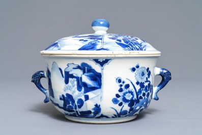 Een Chinese blauwwitte gedekselde papkom, Kangxi