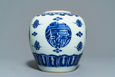 Een collectie divers Chinees porselein, 17/18e eeuw