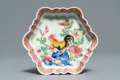 Un bel ensemble d'objets &agrave; th&eacute; en porcelaine de Chine famille rose, Yongzheng/Qianlong