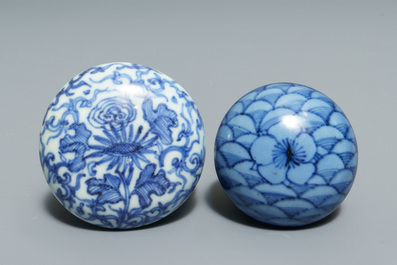 Two Chinese blue and white Hatcher Cargo bowls, two wine cups and two boxes, Transitional period