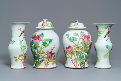 Four Chinese qianjiang cai vases with birds and flowers, 19/20th C.