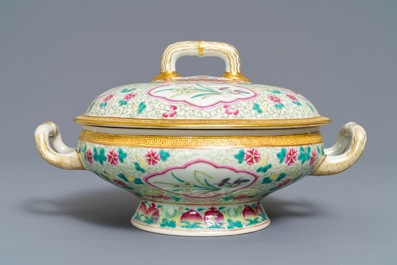A Chinese famille rose tureen and cover, Guangxu mark, 19/20th C.