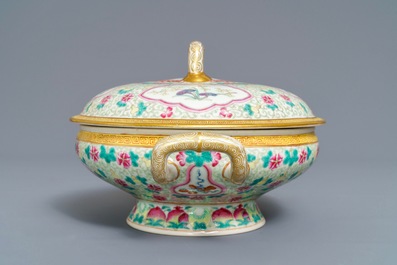 A Chinese famille rose tureen and cover, Guangxu mark, 19/20th C.
