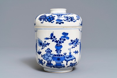 A Chinese blue and white jar and cover with antiquities design, Kangxi