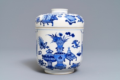 A Chinese blue and white jar and cover with antiquities design, Kangxi