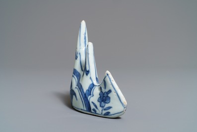 Two Chinese blue and white vases and a brush rest, Wanli/Kangxi