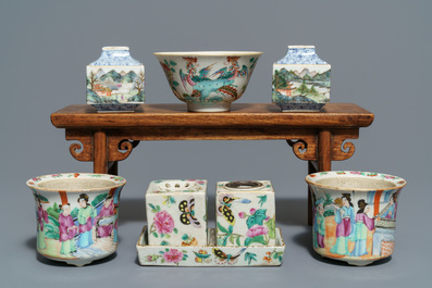 A varied collection of Chinese famille rose wares, 19/20th C.