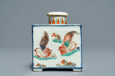 A Chinese famille verte tea caddy, a plate and a famille rose stem cup, Kangxi/Yongzheng
