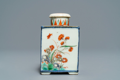 A Chinese famille verte tea caddy, a plate and a famille rose stem cup, Kangxi/Yongzheng