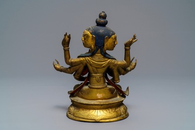Une figure d'Ushnishavijaya en cuivre dor&eacute; incrust&eacute;, Sino-Tibet, 18&egrave;me