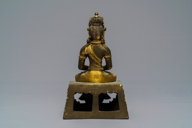 Une figure d'Amitayus en bronze dor&eacute;, Sino-Tibet, Qianlong