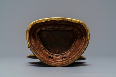 Un groupe de Manjusri et Prajnaparamita en bronze dor&eacute; &agrave; inscription, Tibet, 17/18&egrave;me