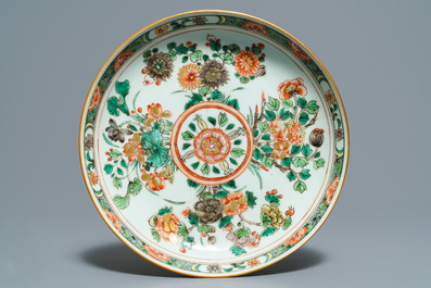 A Chinese famille verte tea caddy, a plate and a famille rose stem cup, Kangxi/Yongzheng