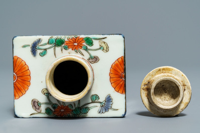A Chinese famille verte tea caddy, a plate and a famille rose stem cup, Kangxi/Yongzheng