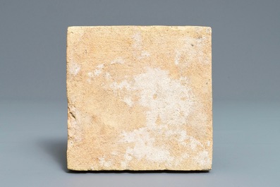 Un carreau en majolique polychrome &agrave; d&eacute;cor d'un soldat, Pays-Bas, 1er quart du 17&egrave;me