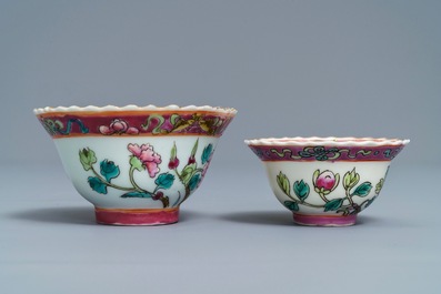 Une collection de tasses et soucoupes et un vase en porcelaine de Chine pour le march&eacute; Peranakan ou Straits, 19&egrave;me