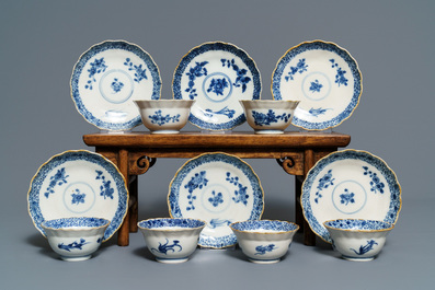 Twelve Chinese blue and white cups and saucers with floral design, Kangxi/Qianlong