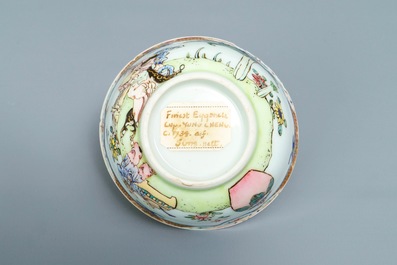 Une tasse et soucoupe en porcelaine de Chine famille rose &agrave; d&eacute;cor d'une musicienne, Yongzheng