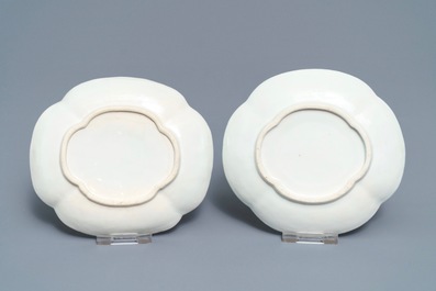 Een paar Chinese blauwwitte 'soft paste' koppen en schotels met reli&euml;fdecor, Qianlong