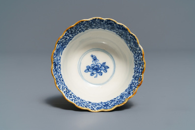 Twelve Chinese blue and white cups and saucers with floral design, Kangxi/Qianlong
