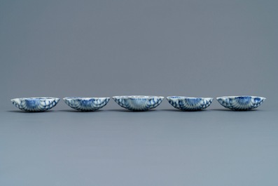 Five Chinese blue and white shell-shaped trays, Qianlong