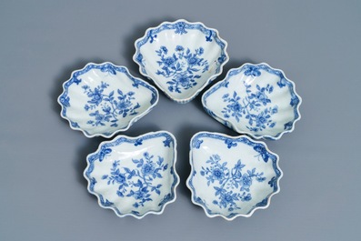 Five Chinese blue and white shell-shaped trays, Qianlong