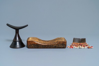 A Philippine Igorot wooden bowl, two African headrests and a comb, 1st half 20th C.