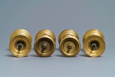 Twee paar bronzen kandelaars, Vlaanderen of Nederland, 17e eeuw