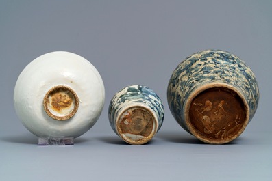 Two Chinese blue and white Swatow jars and a bowl, Ming