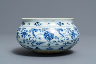 A Chinese blue and white Buddhist alms bowl &lsquo;bo&rsquo;, Xuande inscription, 19/20th C.