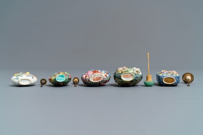 Dertien diverse Chinese snuifflesjes, 19/20e eeuw