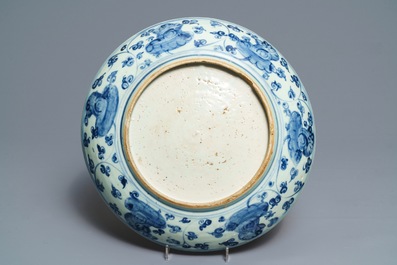 Drie Chinese blauwwitte schotels, Ming