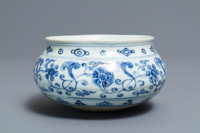 A Chinese blue and white Buddhist alms bowl &lsquo;bo&rsquo;, Xuande inscription, 19/20th C.